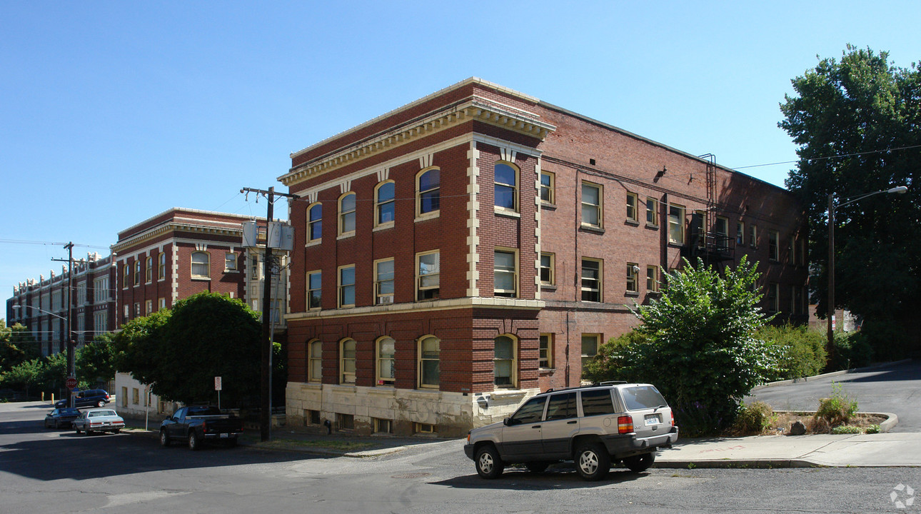 Knickerbocker in Spokane, WA - Building Photo