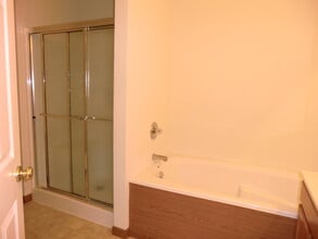 112 Lake Saint Ellen Dr, Unit 112 in Fairview Heights, IL - Building Photo - Building Photo