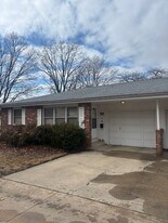 2011 Bruce Dr in Urbana, IL - Building Photo