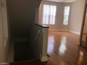 2613 W Evergreen Ave-Unit -Unit 1F in Chicago, IL - Building Photo - Building Photo