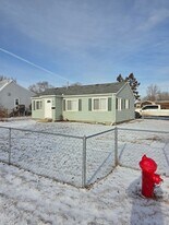 724 3rd St NE in Sidney, MT - Building Photo