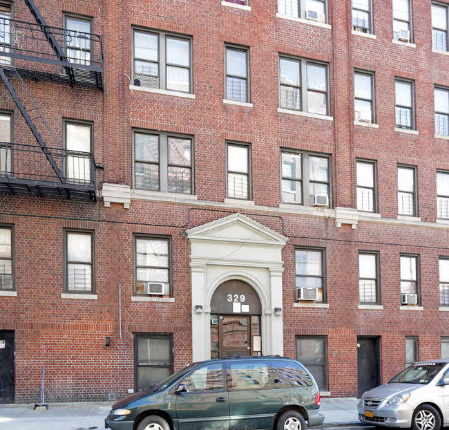 329 E 197th St in Bronx, NY - Foto de edificio - Building Photo