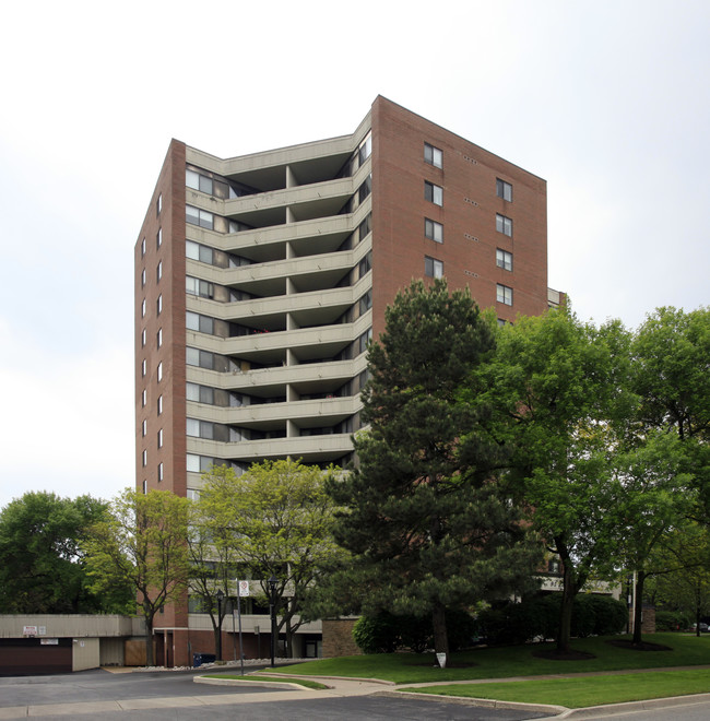 95 La Rose Ave in Toronto, ON - Building Photo - Primary Photo