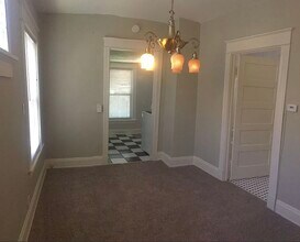 5251 Warren Ave in Cincinnati, OH - Building Photo - Building Photo