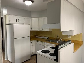 52152 Friars Ct, Unit B in South Bend, IN - Building Photo - Building Photo