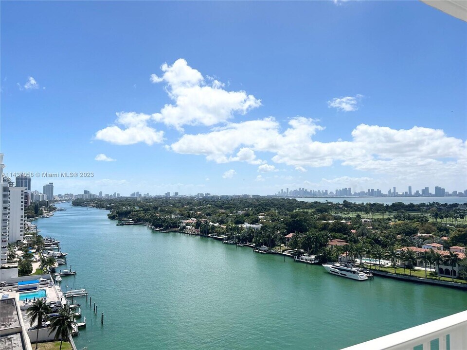 5838 Collins Ave, Unit 14F in Miami Beach, FL - Building Photo