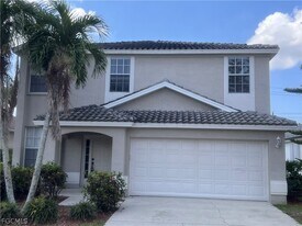 11230 Lakeland Cir in Ft. Myers, FL - Building Photo