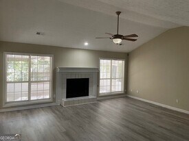 385 Burch Rd in Fayetteville, GA - Building Photo