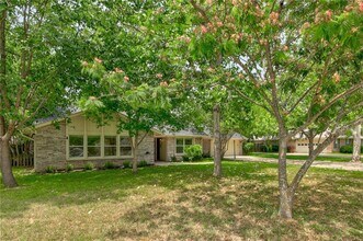 507 San Jacinto St in Lockhart, TX - Foto de edificio - Building Photo