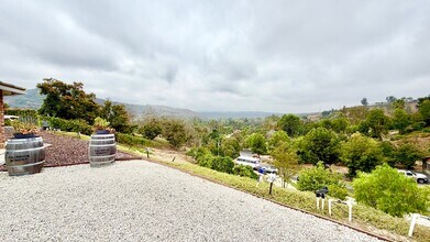 3266 Westmont Dr in Fallbrook, CA - Foto de edificio - Building Photo