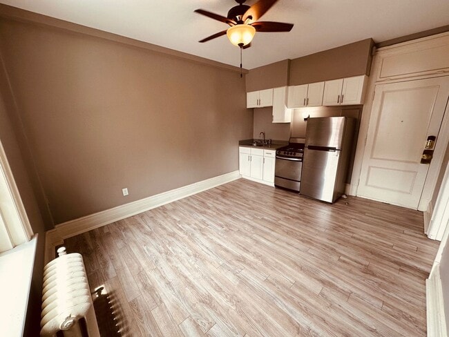 property at 7 W Philadelphia St