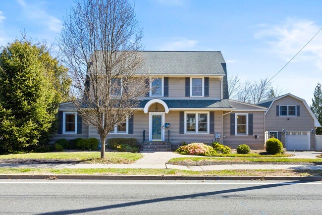 96 Old Middletown Rd in Pearl River, NY - Building Photo - Building Photo