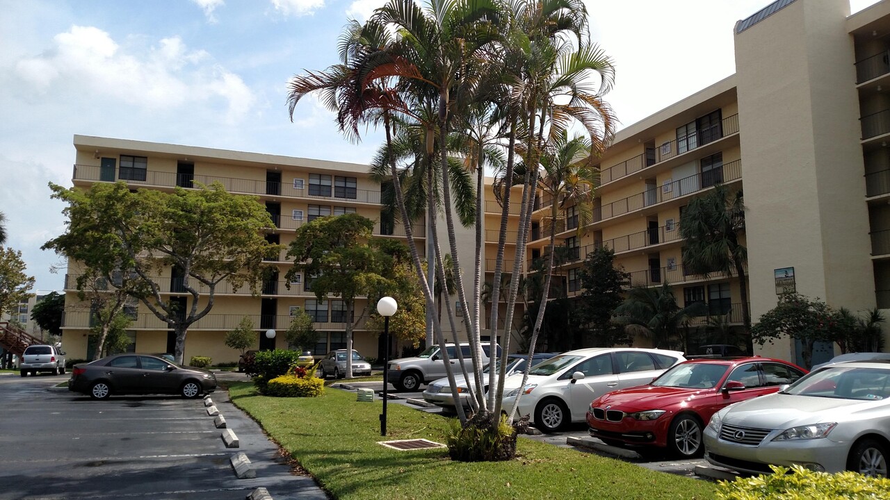 12 Royal Palm Way-Unit -5030 in Boca Raton, FL - Building Photo