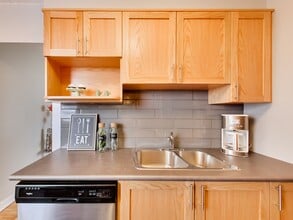 Bromsgate Apartments in Mississauga, ON - Building Photo - Building Photo