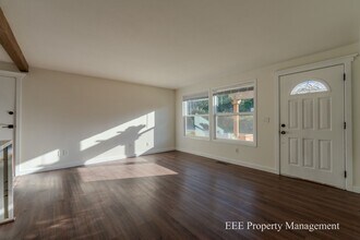 20616 NE 75th Pl in Redmond, WA - Building Photo - Building Photo