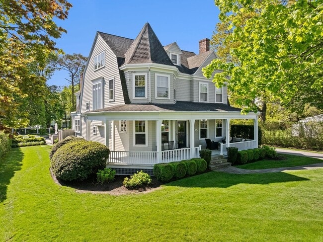 11 Beach St