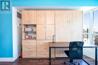 21 Hillcrest Ave in Toronto, ON - Building Photo - Building Photo