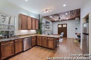 215 Ira Ave in San Antonio, TX - Building Photo - Building Photo