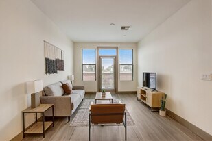 555 N College Ave in Tempe, AZ - Building Photo