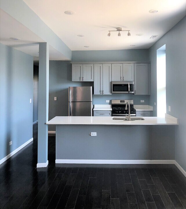 2121 W Adams St in Chicago, IL - Building Photo