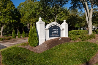 Grande Oaks in Roswell, GA - Foto de edificio - Building Photo
