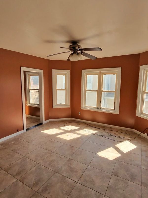 80 Huntington Rd in Bridgeport, CT - Foto de edificio - Building Photo