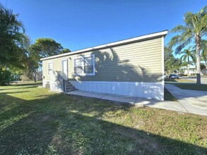 77 Bridgette Blvd in Greenacres, FL - Building Photo - Building Photo