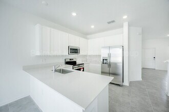 6111 Park Promenade Way in Clermont, FL - Building Photo - Building Photo