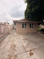 8570 Via Norte Dr in Riverside, CA - Building Photo