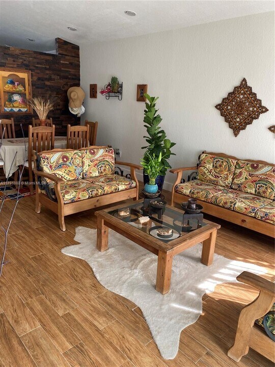 20009 NW 80th Ave in Hialeah, FL - Building Photo