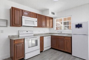 5128 Garden Ln in Las Vegas, NV - Building Photo