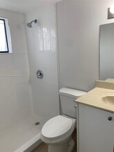 25 E 40th St-Unit -25 in Hialeah, FL - Building Photo - Building Photo