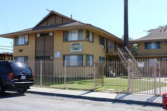 Curran Place Apartments in Pomona, CA - Building Photo - Building Photo