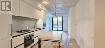 1720 Bayview Ave in Toronto, ON - Building Photo