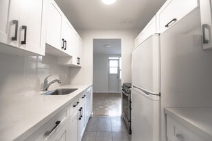 1017 Woodbine in Toronto, ON - Building Photo