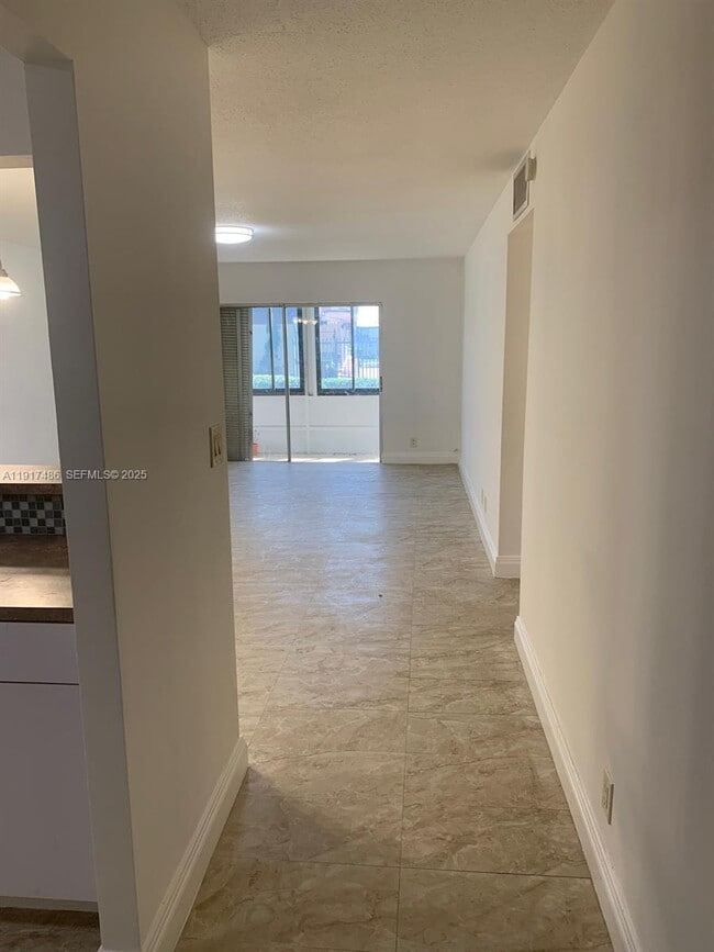 4045 NW 16th St in Lauderhill, FL - Building Photo - Building Photo