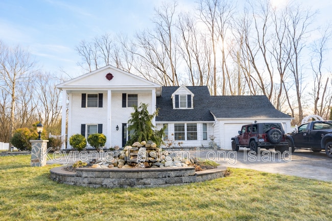 property at 30 Dumond Pl