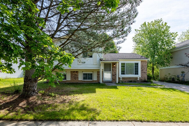 1152 Rue Deauville Blvd in Ypsilanti, MI - Building Photo - Building Photo