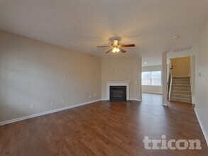 228 Elmhaven Dr in Simpsonville, SC - Foto de edificio - Building Photo