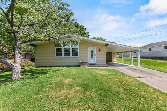 property at 226 S Farmington Rd