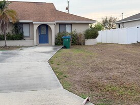 1714 SW 15th Pl in Cape Coral, FL - Building Photo