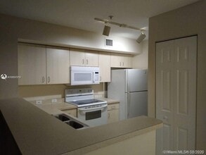 11185 SW 6th St-Unit -201 in Pembroke Pines, FL - Building Photo - Building Photo