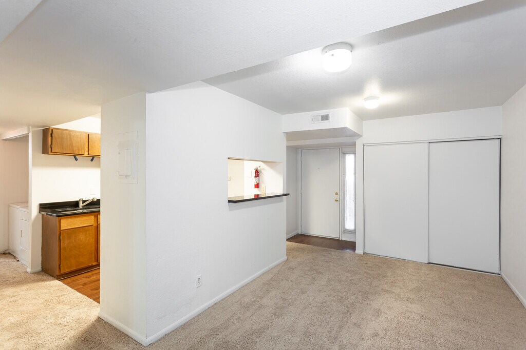 Hawks Pointe Apartments in Lawrence, KS