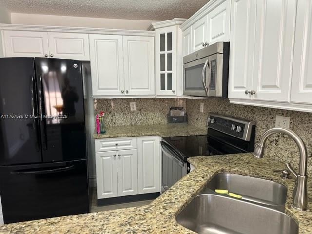 8851 NW 119th St in Hialeah Gardens, FL - Foto de edificio - Building Photo