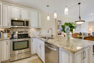 820 Club Dr in Palm Beach Gardens, FL - Building Photo - Building Photo