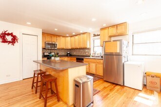 1433 W Oakdale Ave, Unit ch1 in Chicago, IL - Building Photo - Building Photo