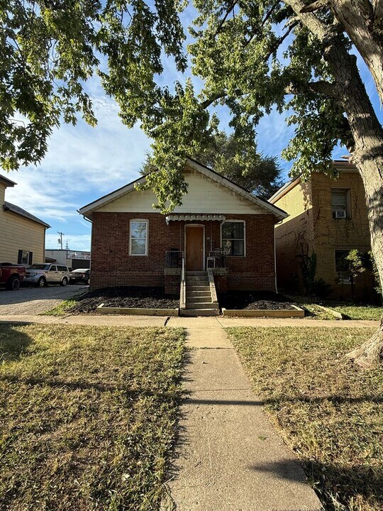 328 W Mason St in Springfield, IL - Foto de edificio