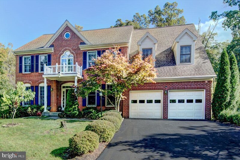 2413 Mill Heights Dr in Herndon, VA - Building Photo