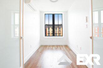 754 Grand St in Brooklyn, NY - Building Photo - Building Photo