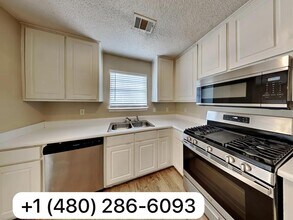 4607 Ravenwood Pl in Union City, GA - Building Photo - Building Photo